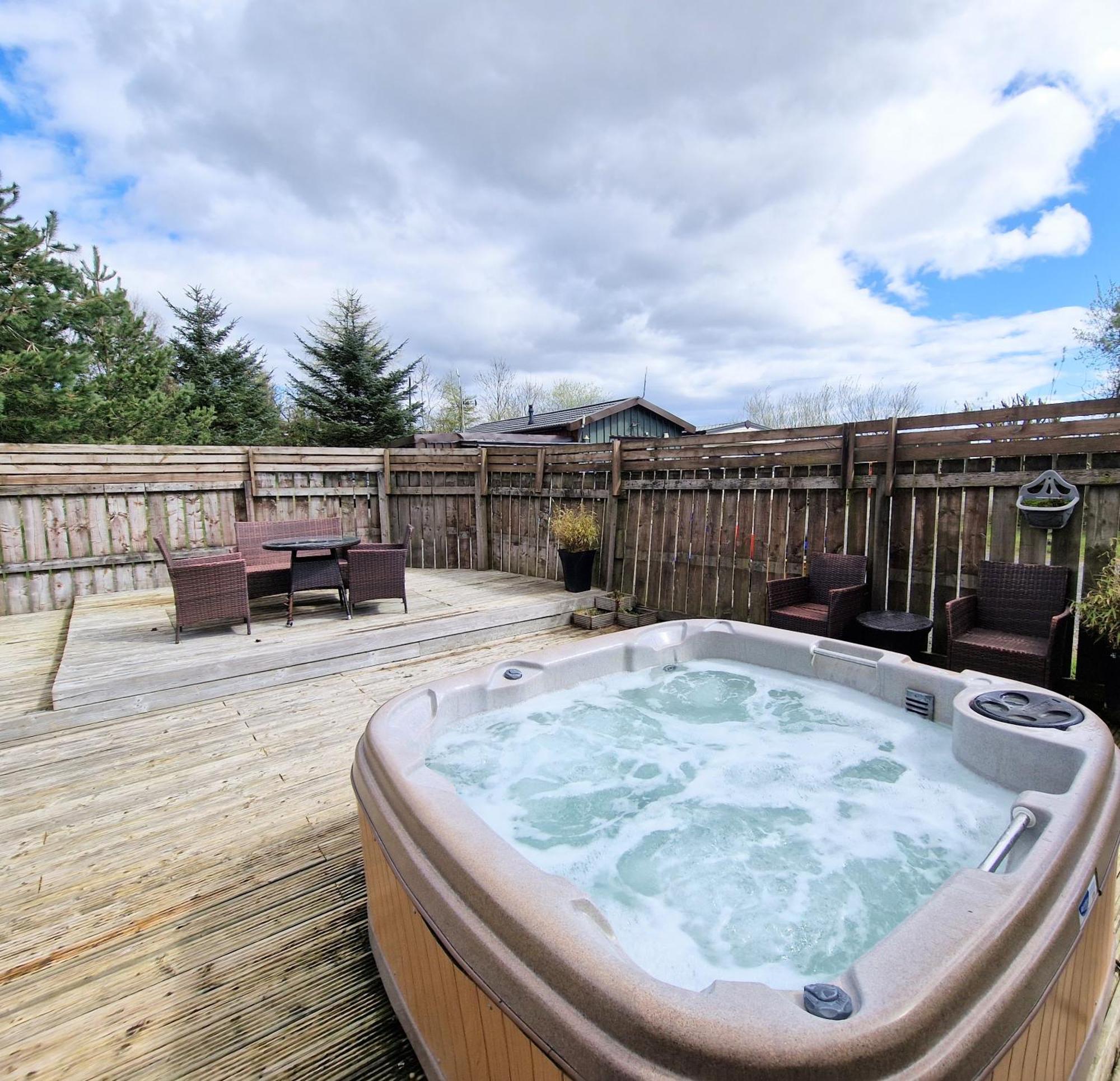 Torridon 1 With Private Hot Tub - Fife - Loch Leven - Lomond Hills- Pet Friendly Villa Kelty Eksteriør billede